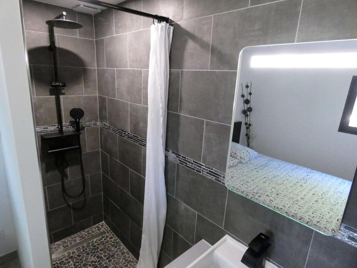 Proche Lac Du Salagou, Chambre Agreable Avec Salle D'Eau Et Wc Prive Lacoste  Exterior photo